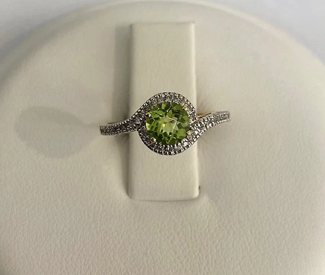 14kt Yellow Gold Peridot and Diamond Ring